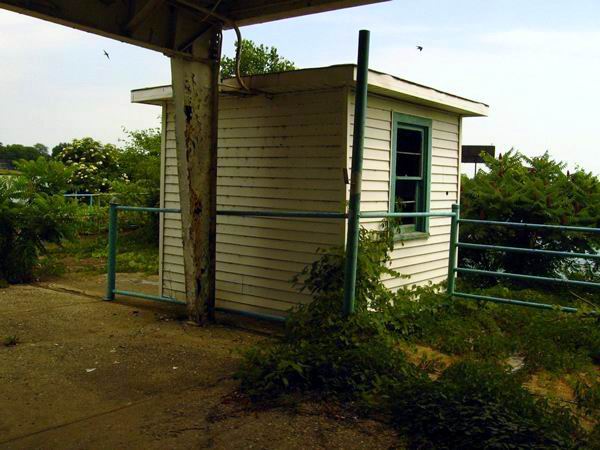 Bob-Lo Island - Pic 3 Dock And Entrance (newer photo)
